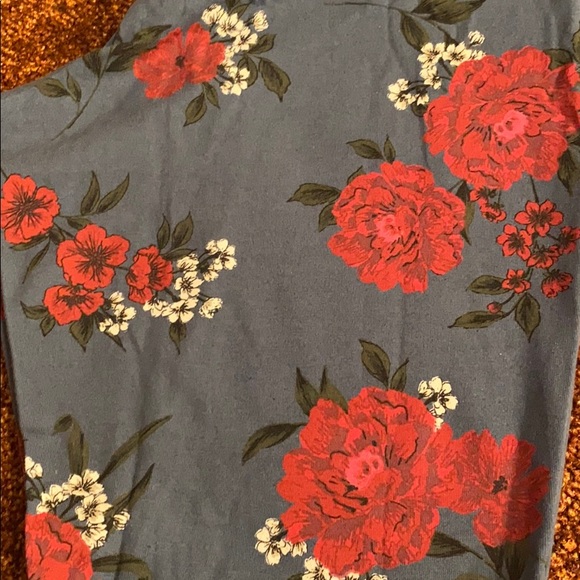 NWT Torrid Red Rose Premium Leggings - Picture 3 of 4
